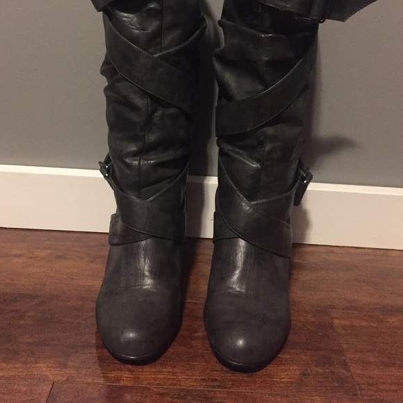 Grey heeled boots - Picture 2 of 3