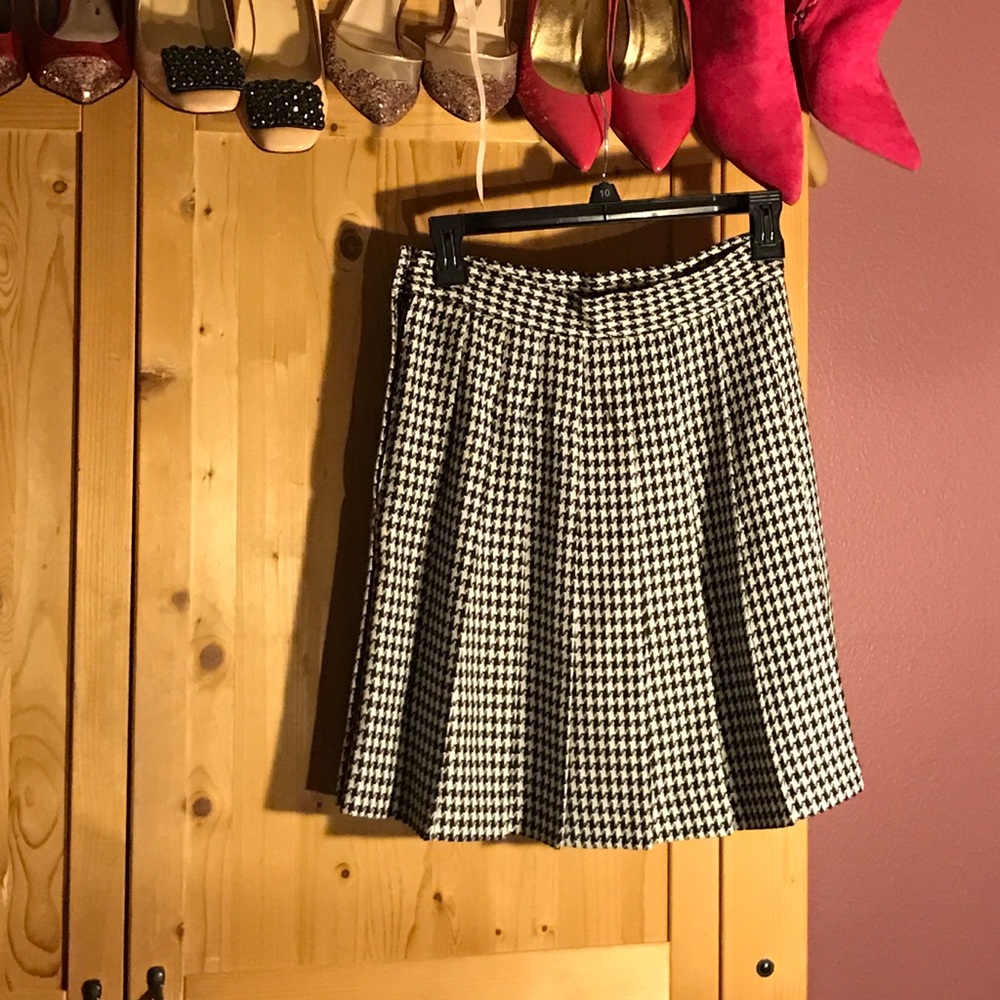 Black and White pleated skirt