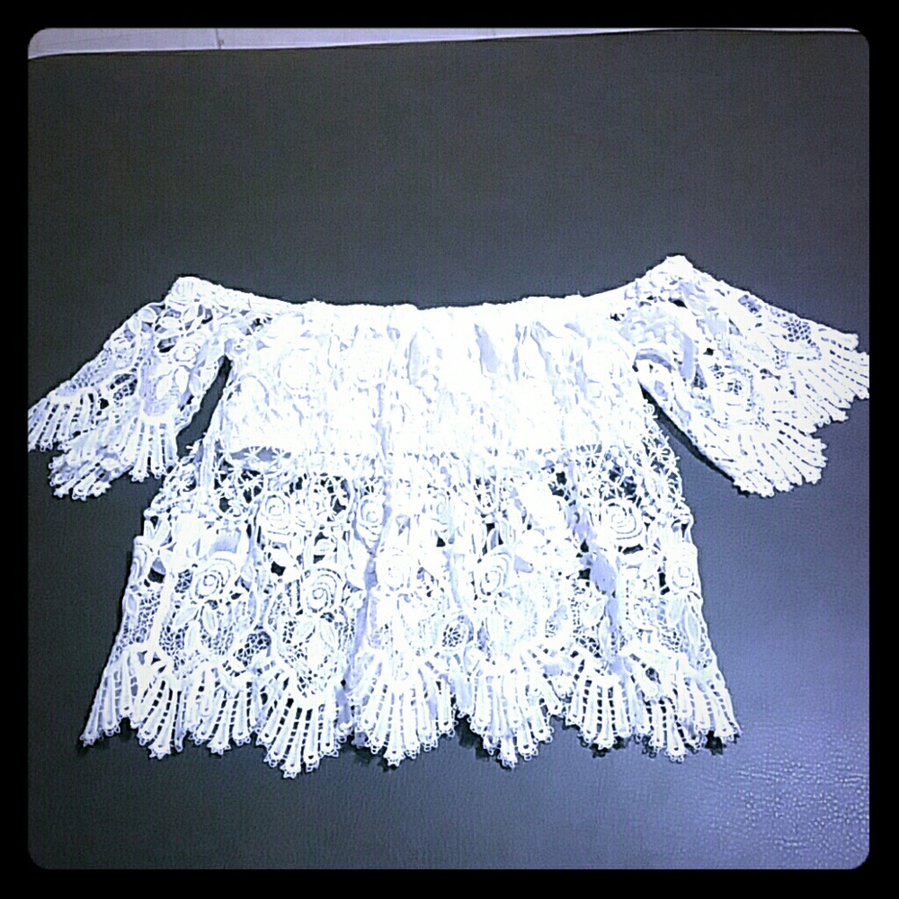 Off the shoulder open lacework top