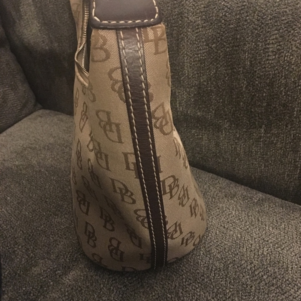 🎀**MORE*PHOTOS**🎀of Dooney & Bourke Shoulder Bag