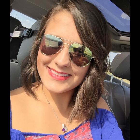 Meet your Posher, Kristen - Picture 1 of 1