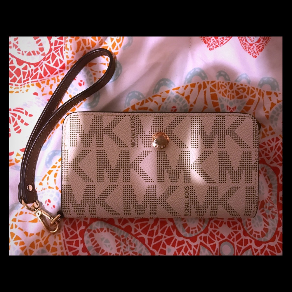 Michael Kors smartphone wallet