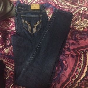 HOLLISTER Dark Wash skinnies