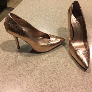 Copper like heels/pumps