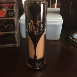 Kat Von D lock-it foundation