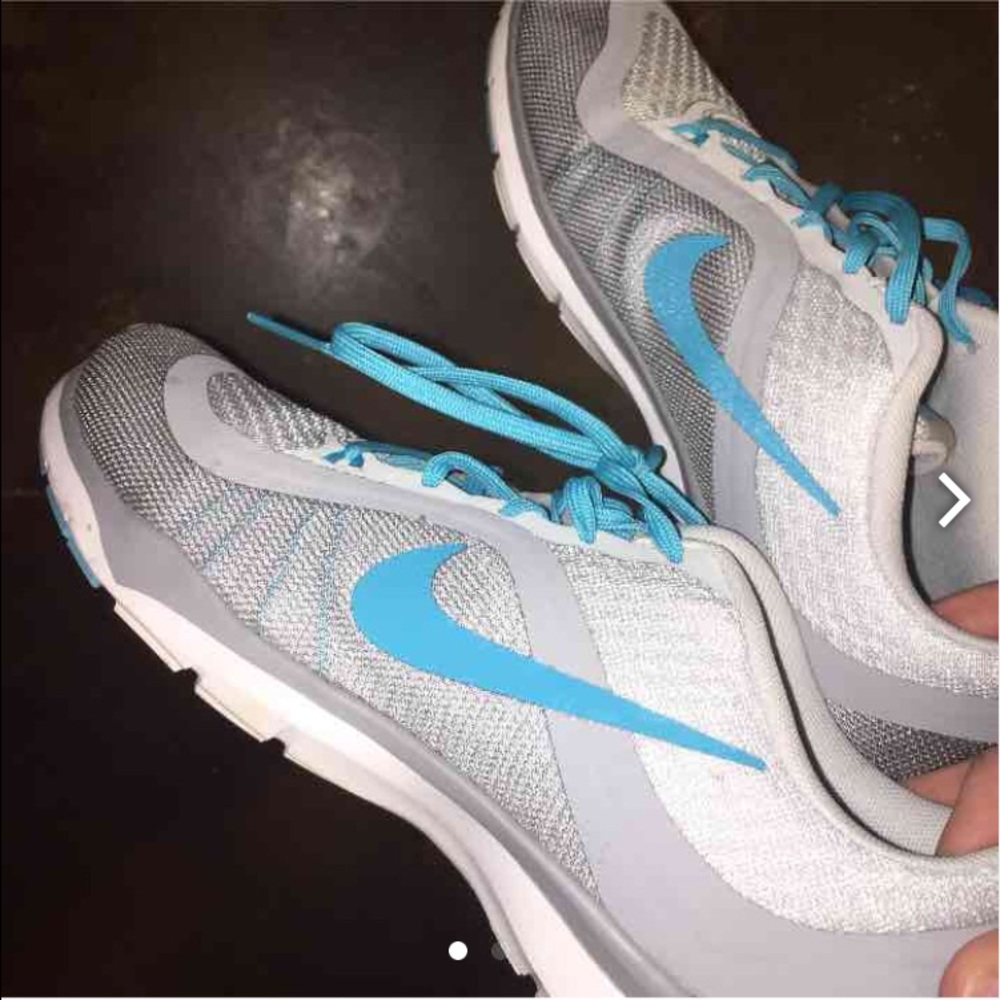 Worn once Nike tennis shoes