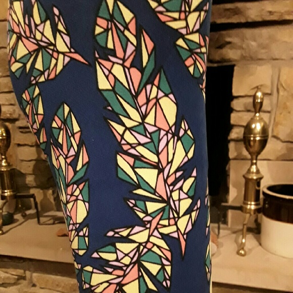 Lularoe Unicorn Rare Mosaic leaf leggings - Picture 4 of 4