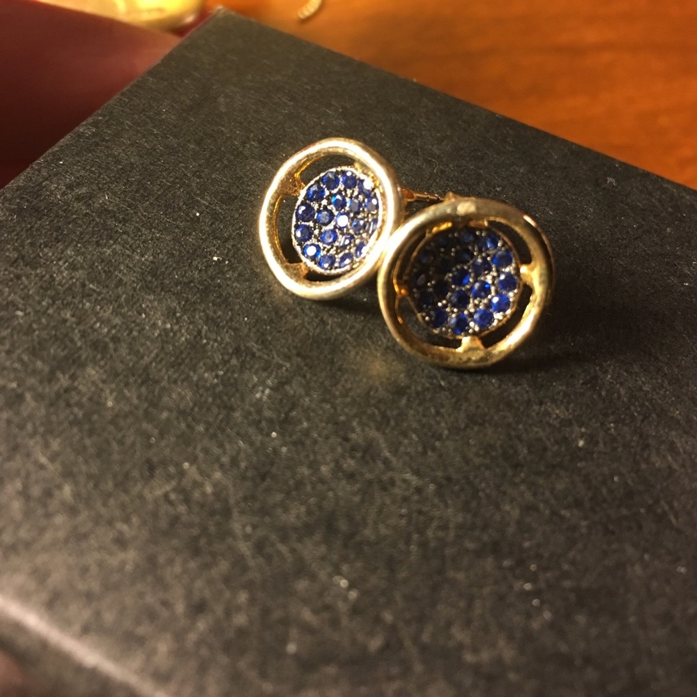 💛 Gold platted sterling silver studs.