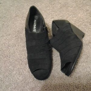 Women black shoes