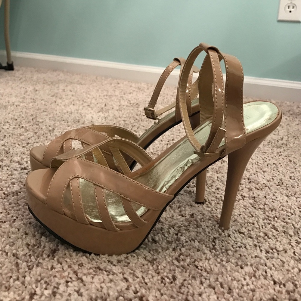 Nude heels with platform - size 7