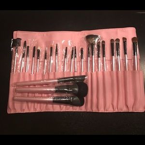 NEW Professional Makeup Set of 23 Brushes
