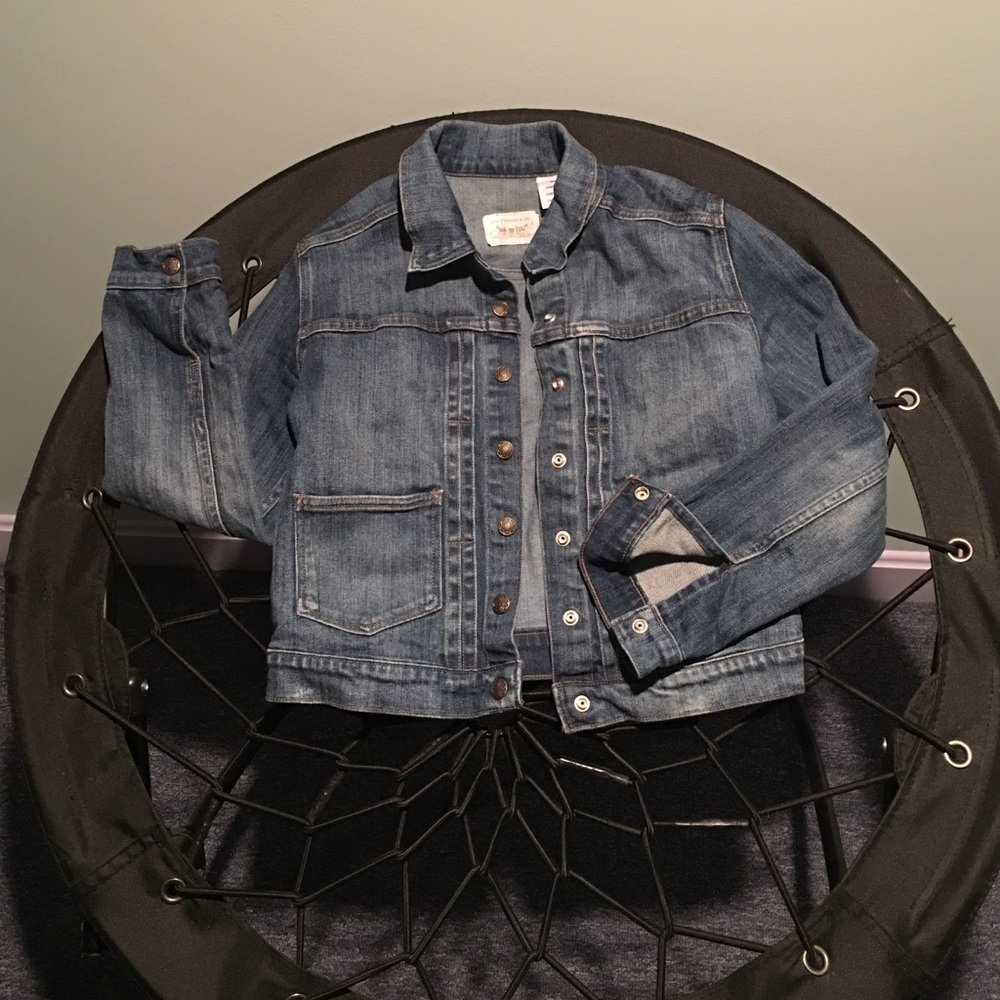 ❌SOLD❌ Women's Levi's Jean Jacket
