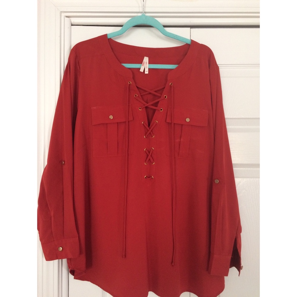Women's size 1X blouse.