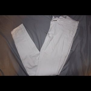 White skinny jeans