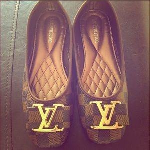 Brand new LV flats-never used