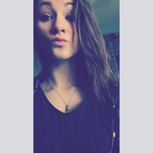 Meet your Posher, Alyssa