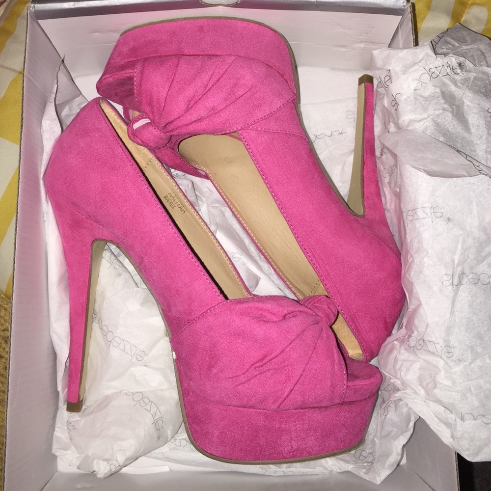 Shoe dazzle heels