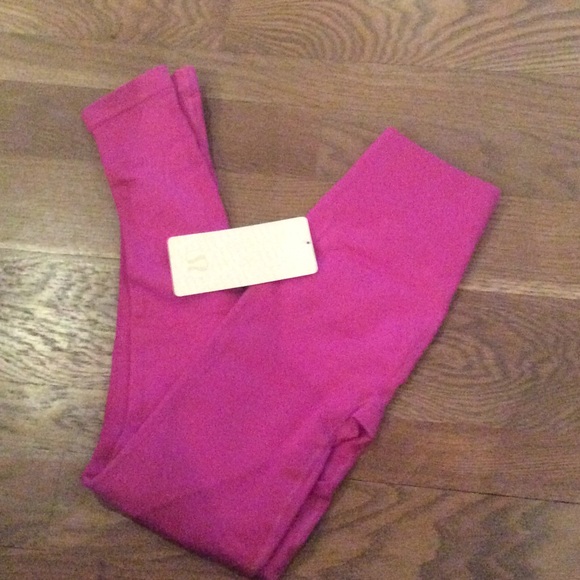 Lululemon NWT leggings zone it tight - Picture 2 of 4