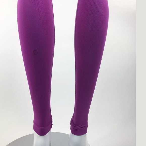 Lululemon NWT leggings zone it tight - Picture 4 of 4