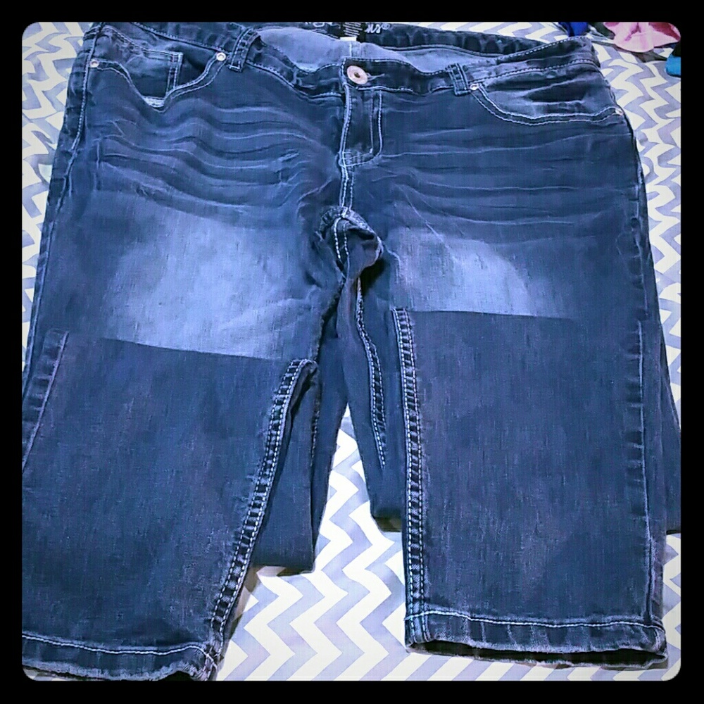 Ariya Jeans NWOT!