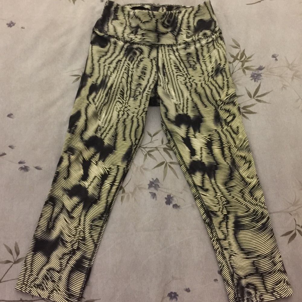 Geo print leggings