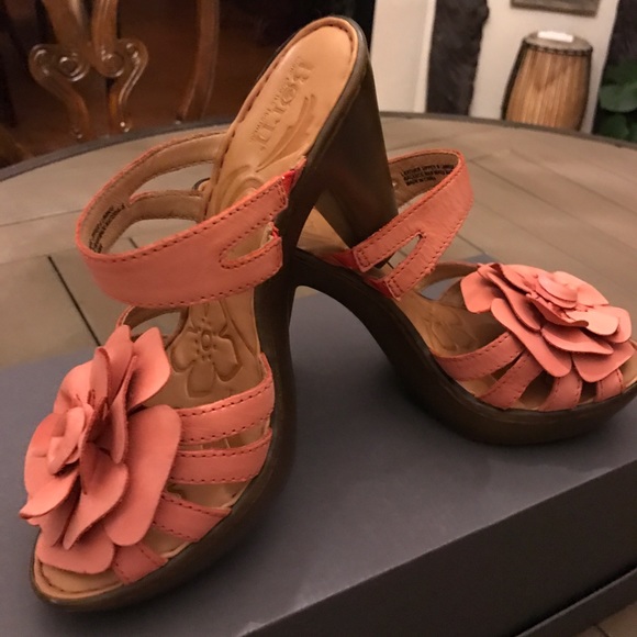 Born Women's  " Flower " Sandals - Picture 1 of 4