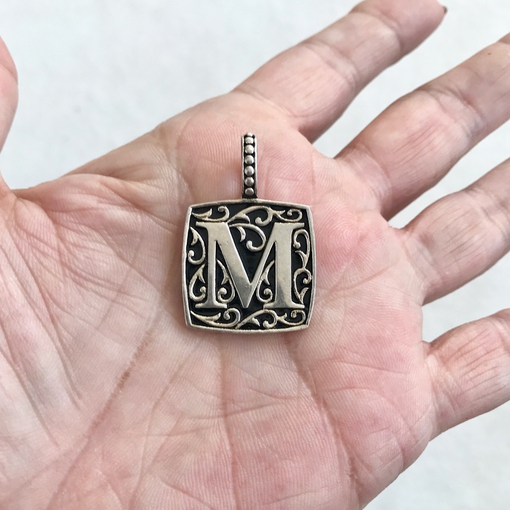 ❌SOLD❌ Ornate sterling silver "M" pendant - Picture 2 of 5