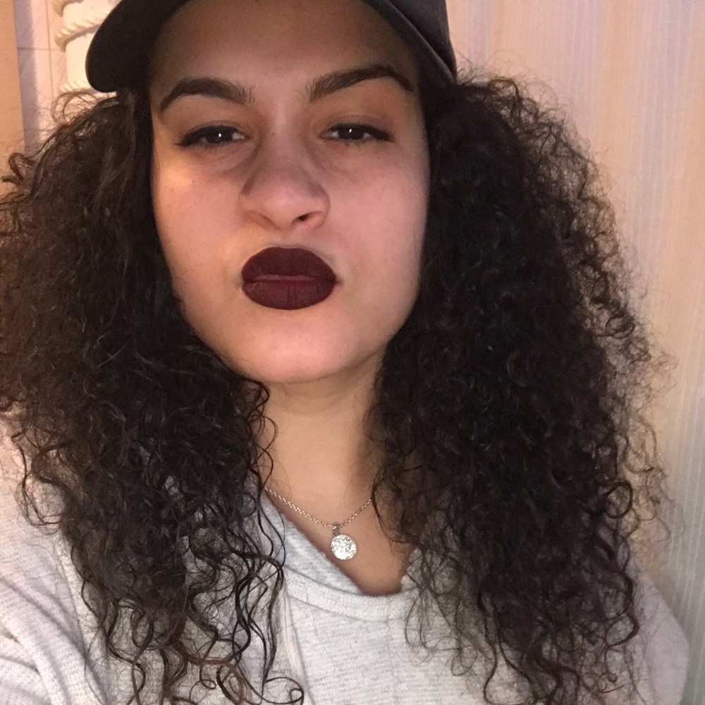 Meet your Posher, Estela