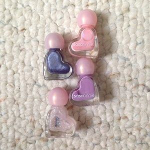 Sasatinnie nail polish
