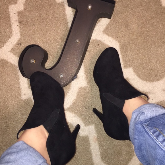 ‼️FINAL SALE‼️ Bella Marie Kendall women's Booties - Picture 4 of 4