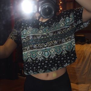 Beautiful patterned crop top, worn once!!!!