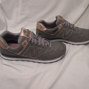 FINAL PRICE. NEW BALANCE 574s GREY/GOLD SIZE 10