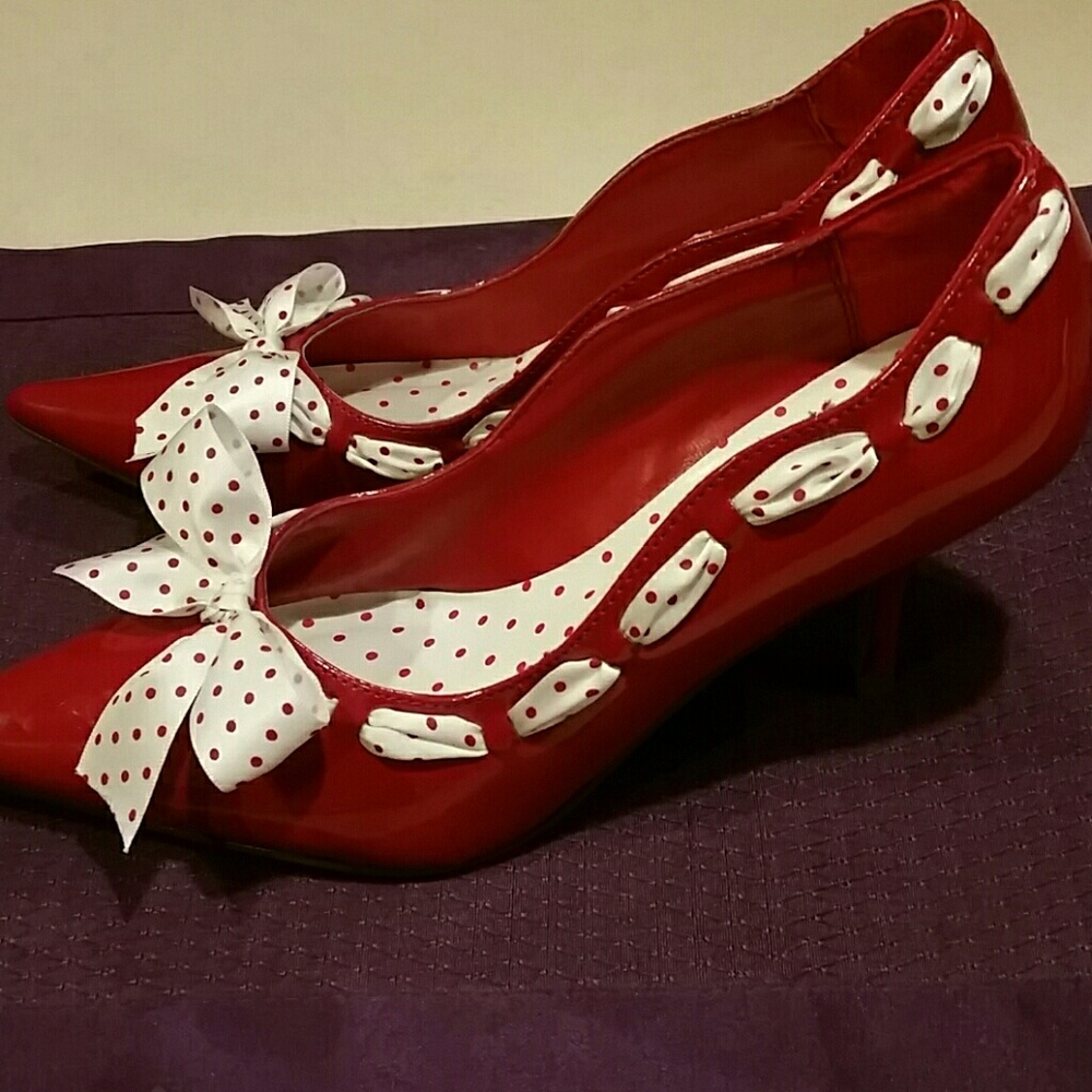 Absolutely Adorable Red Patent Shoes With Bow