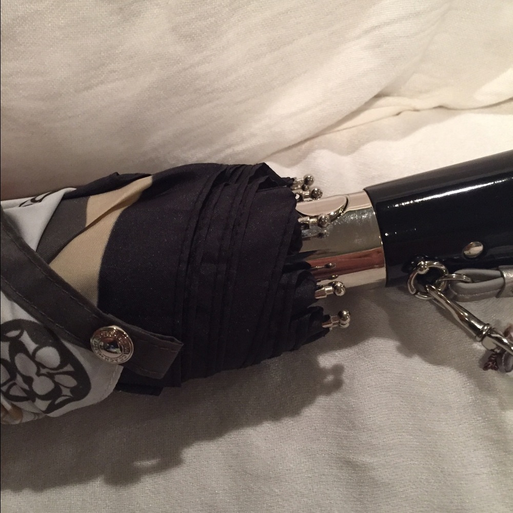 🌸SOLD🌸 NWT Auth Coach Laura Sig Compact Umbrella - Picture 2 of 5