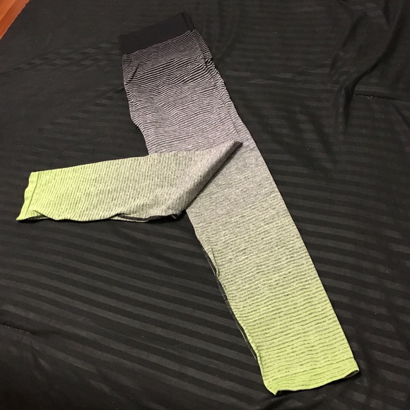 Green ombré black stripes leggings - Picture 2 of 3