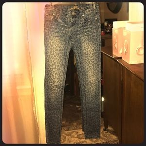Leopard decor jeans