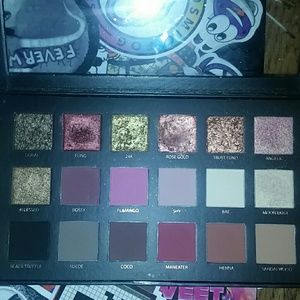Huda Beauty rose gold palette