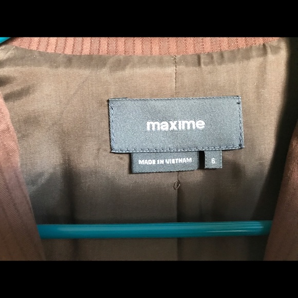 Brown blazer. - Picture 3 of 4