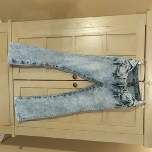 Ariya Jeans