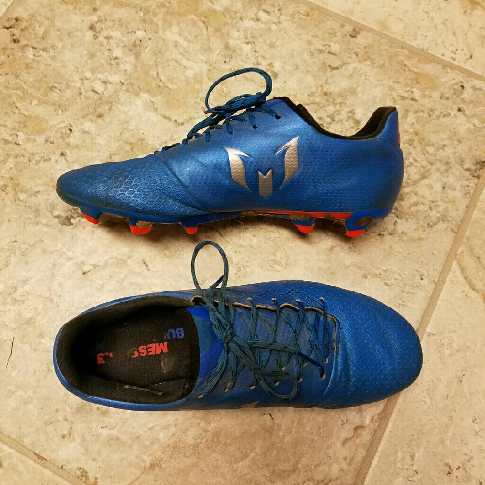 Boys size 6.5 soccer cleats