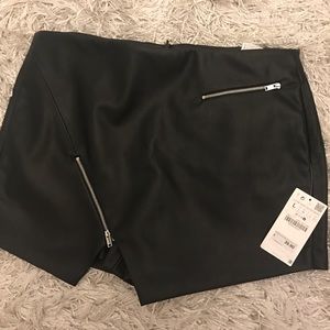 Black Zara faux leather zip moto skort