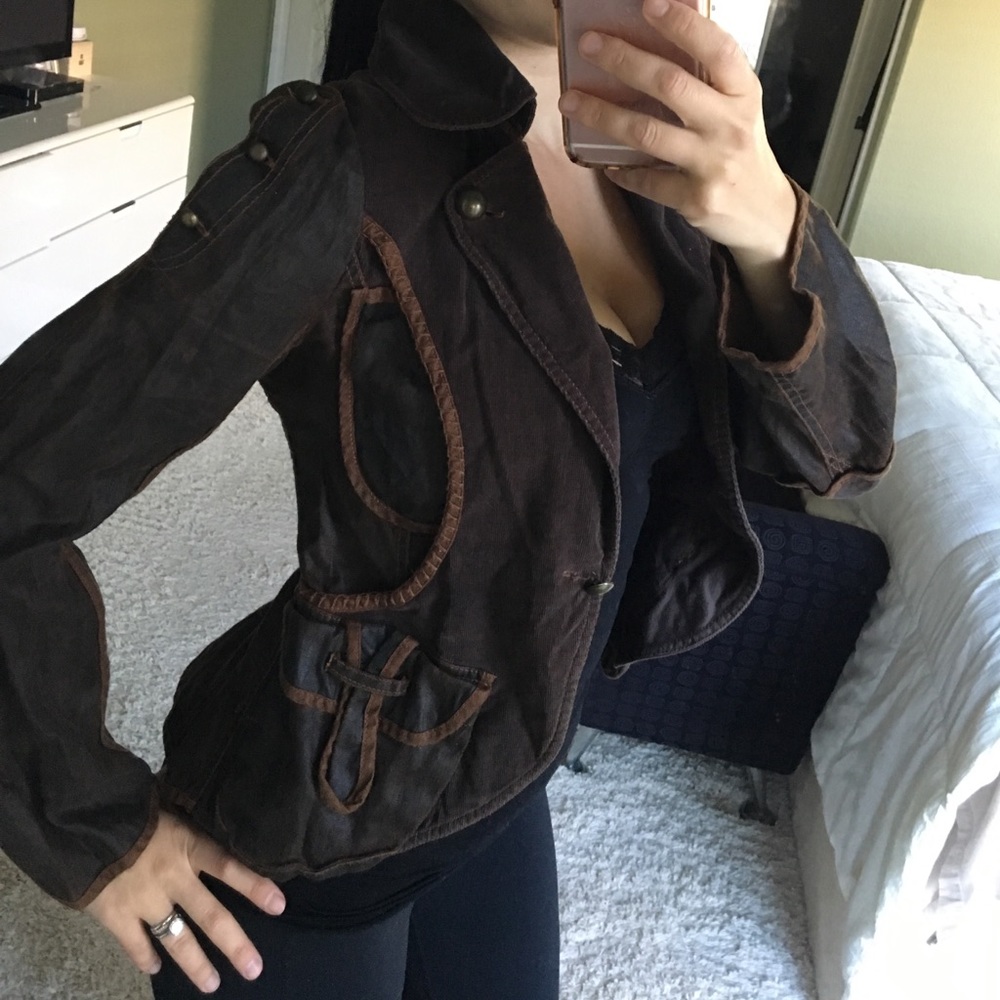 Blazer - Picture 6 of 8