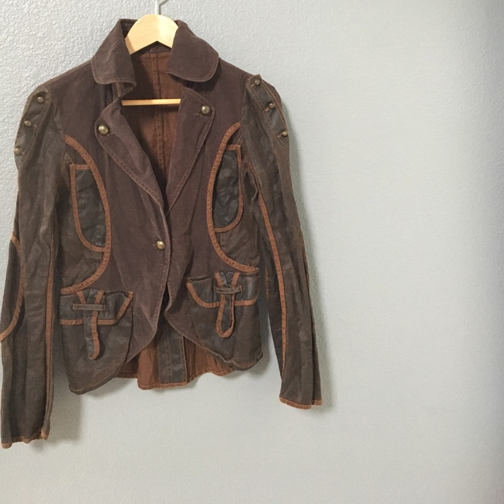 Blazer - Picture 3 of 8