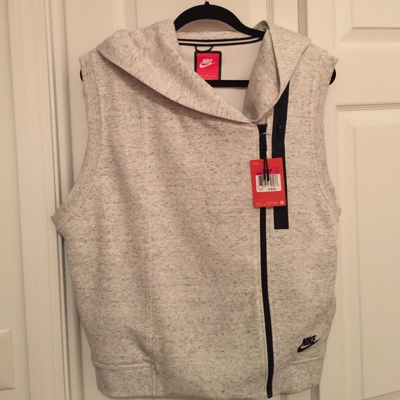 Nike Tops - 🆕FINAL PRICE🔴NIKE SLEEVELESS HOODIE