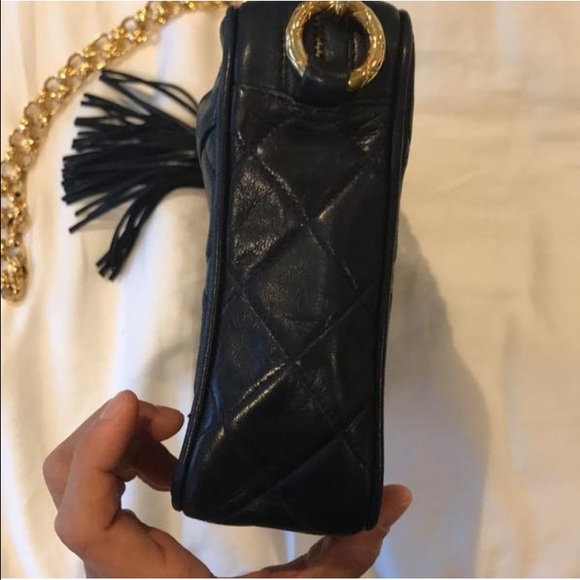 SOLD Chanel navy bag with gold chain - Picture 3 of 4