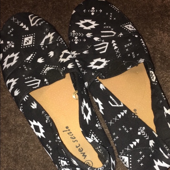 toms - Picture 2 of 4