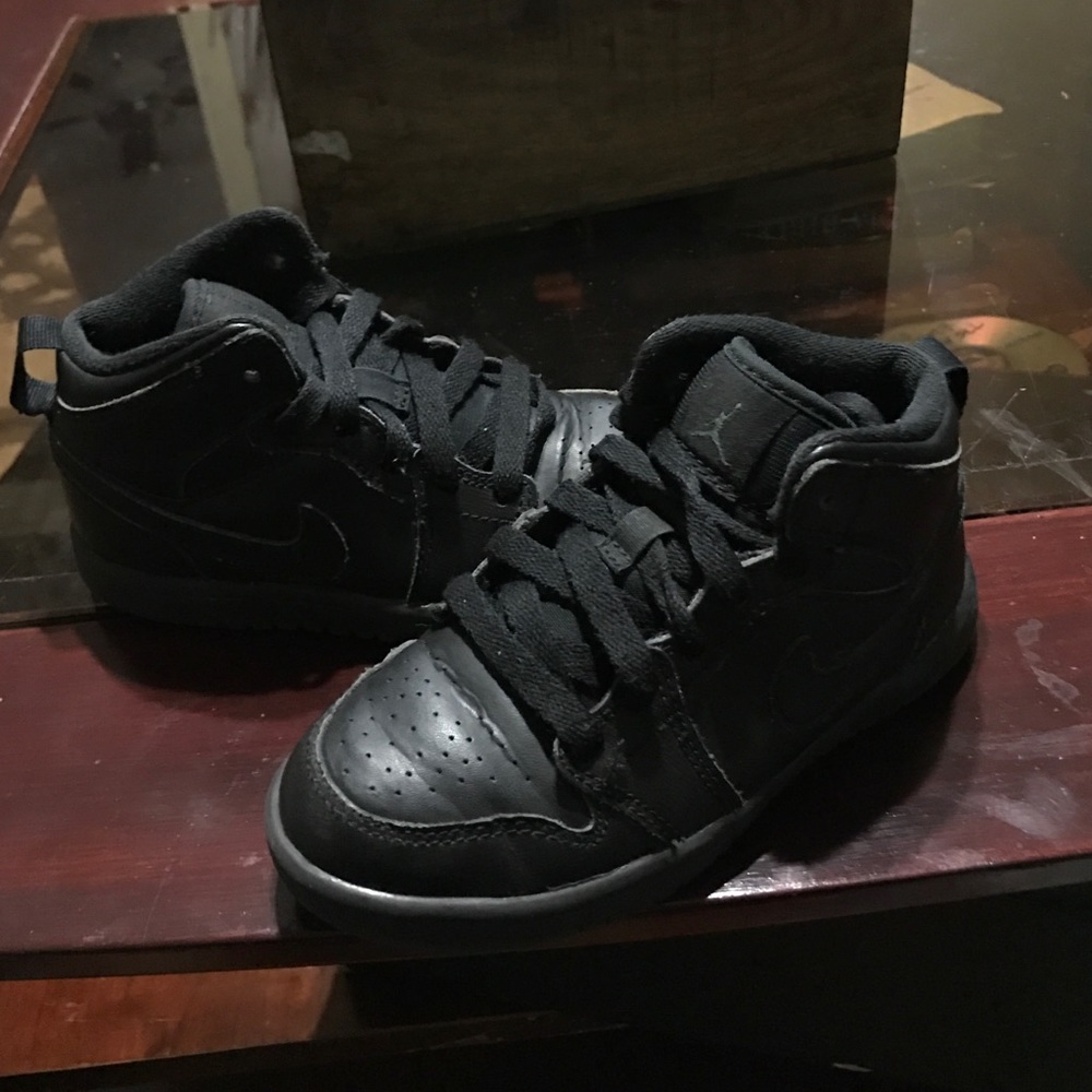Kids Jordan's - Picture 2 of 3