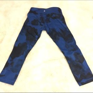 Lululemon size 4 crop floral print tights