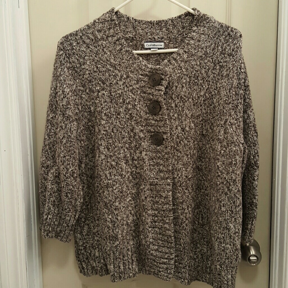 Brown/white sweater