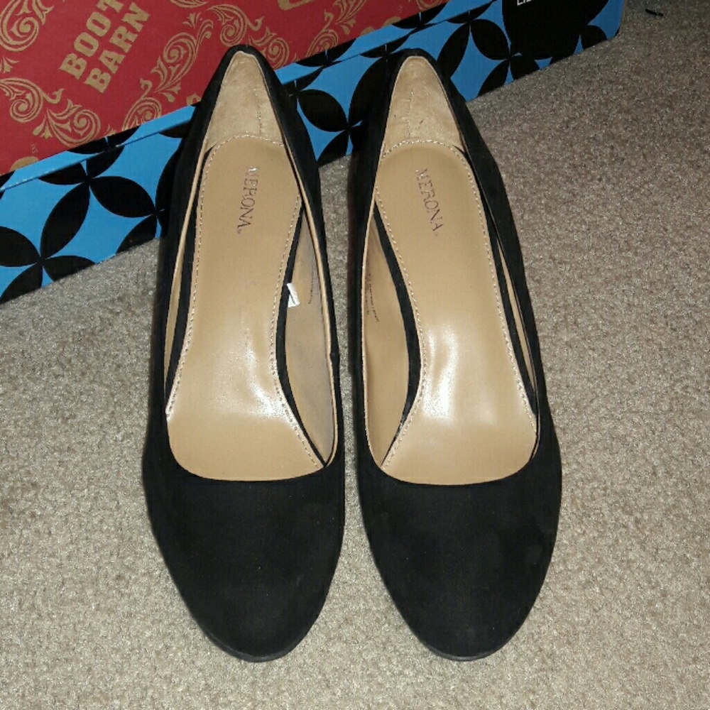 Brand new black wedges